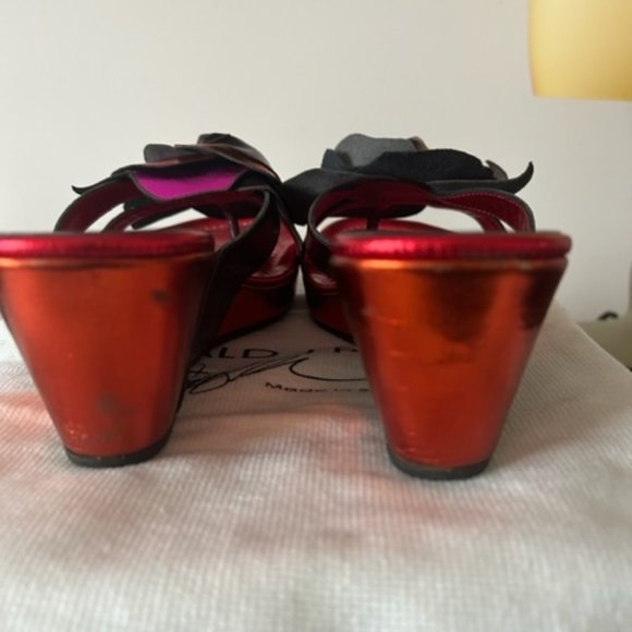 DONALD J PLINER  VINO METALLIC , GRAM-10 PLATFORM WEDGES, 8.5 M/ US - Picture 6 of 14